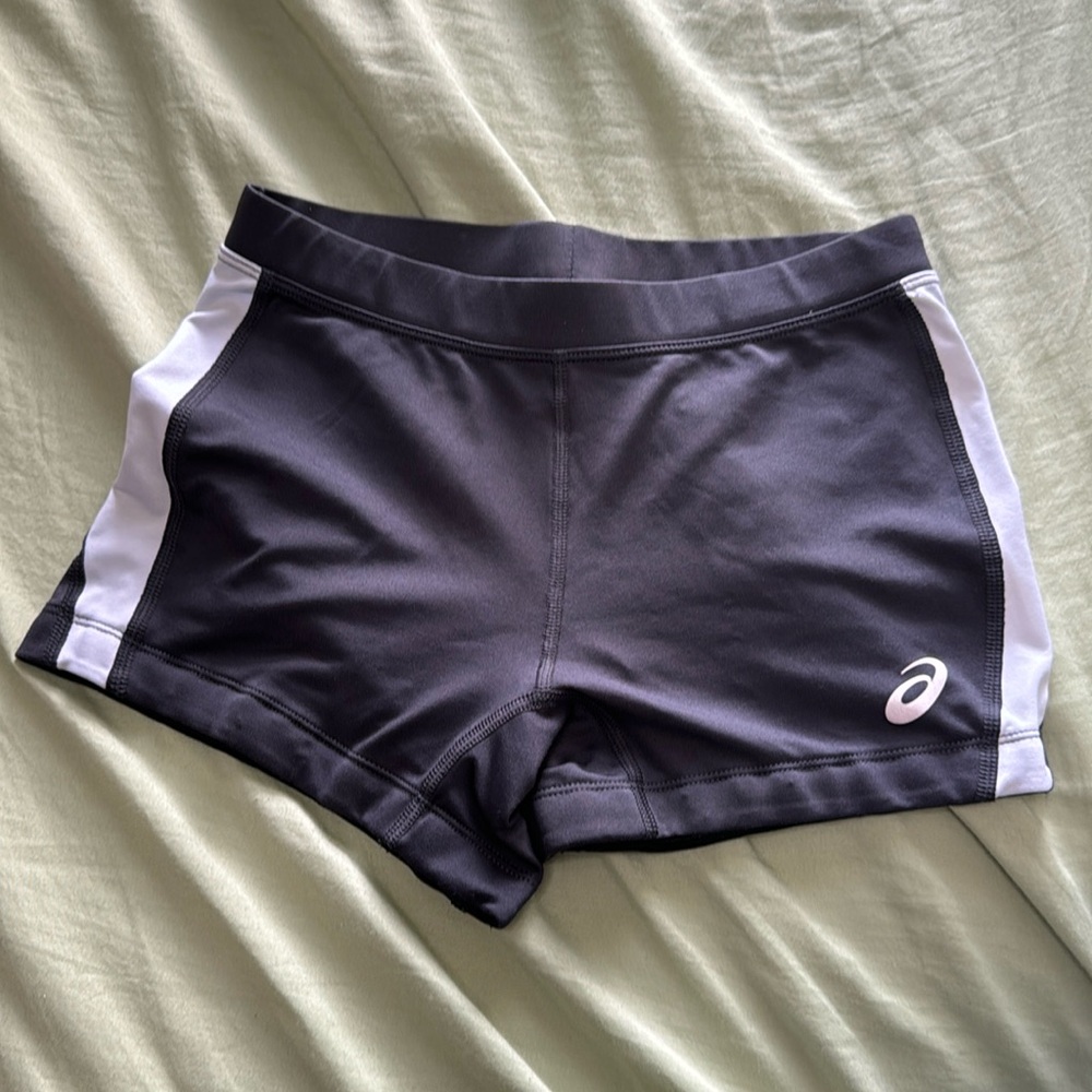 ASICS shorts that I sadly have to sell 😭
